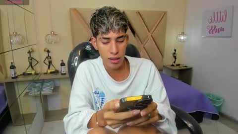 Snapshot of ferphoenix_ chatting on 11-07-25, 03:17 FER PHOENIX online show from 11-07-25, 03:17