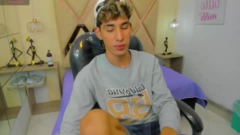 Snapshot of ferphoenix_ chatting on 11-11-25, 03:17 FER PHOENIX online show from 11-11-25, 03:17