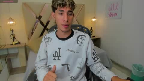 Snapshot of ferphoenix_ chatting on 11-15-25, 04:21 FER PHOENIX online show from 11-15-25, 04:21