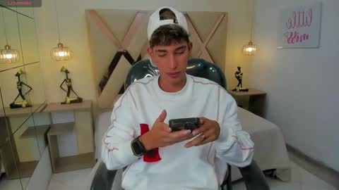 FER PHOENIX online show from 12-01-25, 03:33