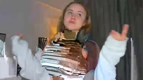 Erica online show from 10-06-25, 03:53
