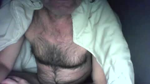 Snapshot of feyo123 chatting on 12-20-24, 05:51 Beachmancan online show from 12-20-24, 05:51