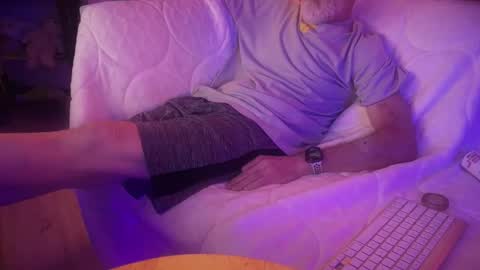 Snapshot of ff_pig chatting on 11-06-25, 06:47 ff_pig online show from 11-06-25, 06:47