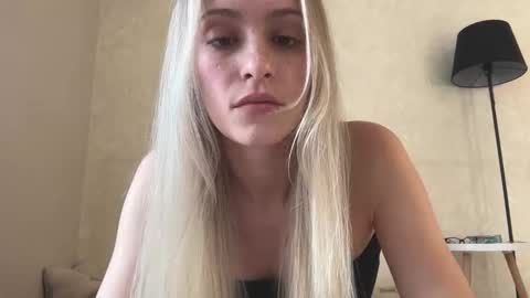 Snapshot of fflloowweerr chatting on 09-24-25, 08:28 Lisa online show from 09-24-25, 08:28