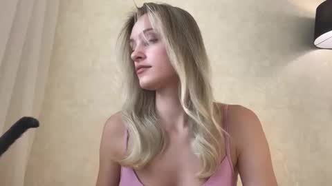 Snapshot of fflloowweerr chatting on 10-05-25, 06:01 Lisa online show from 10-05-25, 06:01