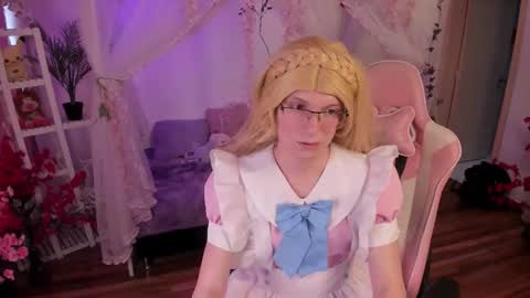 Snapshot of fi_cosplay chatting on 10-21-25, 08:20 fi_cosplay online show from 10-21-25, 08:20