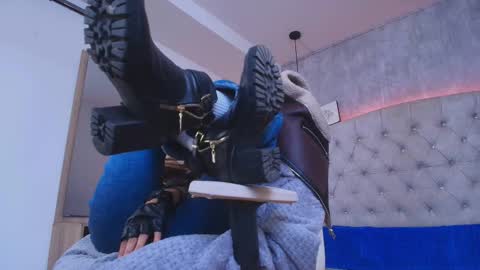   online show from 10-02-25, 03:08