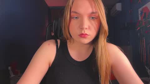 Snapshot of fififlower chatting on 05-12-26, 05:32 Rebecca online show from 05-12-26, 05:32