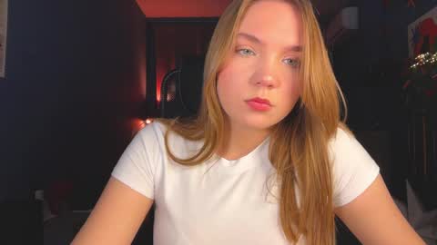 Snapshot of fififlower chatting on 05-16-26, 05:23 Rebecca online show from 05-16-26, 05:23