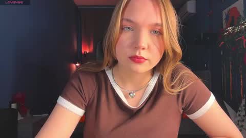Snapshot of fififlower chatting on 05-17-26, 05:09 Rebecca online show from 05-17-26, 05:09