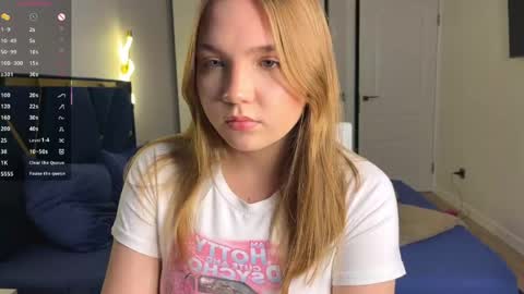 Snapshot of fififlower chatting on 05-27-26, 07:00 Rebecca online show from 05-27-26, 07:00