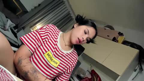 Snapshot of filipina_demure chatting on 12-14-24, 11:07 Sandy online show from 12-14-24, 11:07