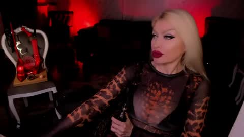 Snapshot of findom_god chatting on 06-09-26, 06:19 AlfaFemale online show from 06-09-26, 06:19