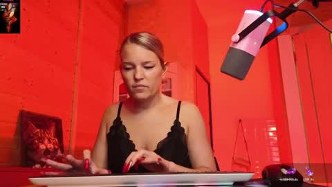 Snapshot of findom_lady_shine chatting on 04-15-26, 03:52 Lady online show from 04-15-26, 03:52