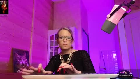 Snapshot of findom_lady_shine chatting on 04-18-26, 03:43 Lady online show from 04-18-26, 03:43