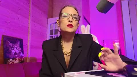 Snapshot of findom_lady_shine chatting on 05-14-26, 06:37 Lady online show from 05-14-26, 06:37