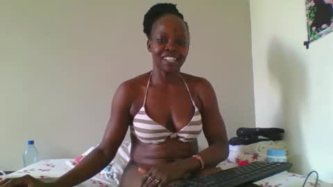 Snapshot of fine_melanin chatting on 09-26-25, 07:23 caro online show from 09-26-25, 07:23