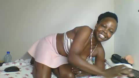 Snapshot of fine_melanin chatting on 09-29-25, 04:28 caro online show from 09-29-25, 04:28
