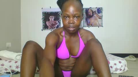 Snapshot of fine_melanin chatting on 09-29-25, 06:13 caro online show from 09-29-25, 06:13