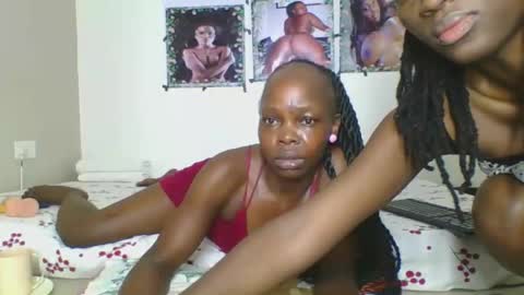 Snapshot of fine_melanin chatting on 10-15-25, 07:14 caro online show from 10-15-25, 07:14