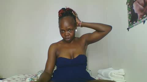 Snapshot of fine_melanin chatting on 10-27-25, 06:45 caro online show from 10-27-25, 06:45
