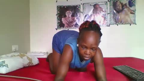 Snapshot of fine_melanin chatting on 10-28-25, 08:07 caro online show from 10-28-25, 08:07