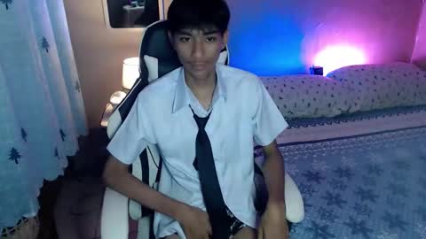 fineboii_rey18 online show from 09-23-25, 01:47