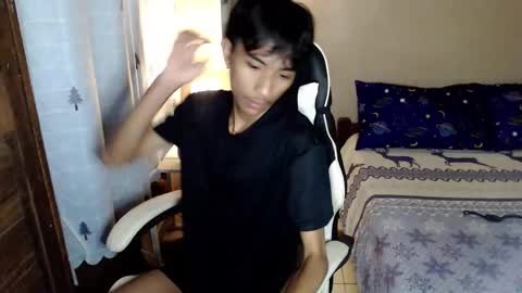 fineboii_rey18 online show from 10-29-25, 04:09