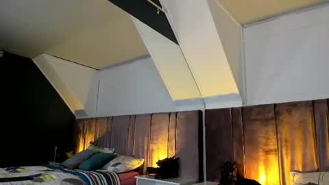 Fiorela online show from 06-18-26, 11:36