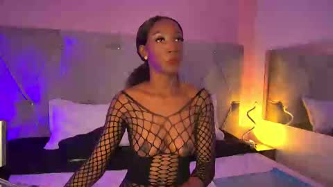 Snapshot of fiorelalenin chatting on 09-19-25, 04:18 Fiorela Lenin online show from 09-19-25, 04:18