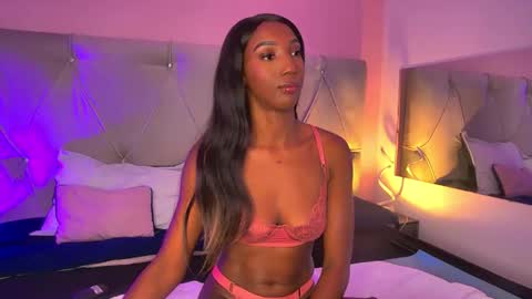 Snapshot of fiorelalenin chatting on 10-20-25, 07:03 Fiorela Lenin online show from 10-20-25, 07:03