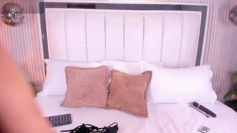 Snapshot of fiorelaston chatting on 04-19-26, 04:12 Fiorela online show from 04-19-26, 04:12