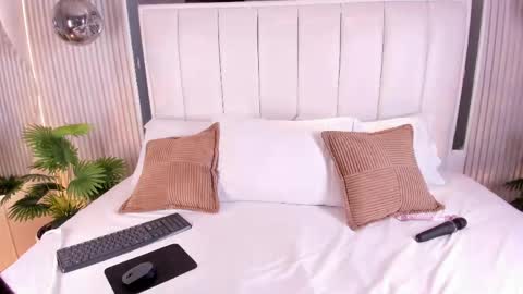 Snapshot of fiorelaston chatting on 04-29-26, 04:38 Fiorela online show from 04-29-26, 04:38