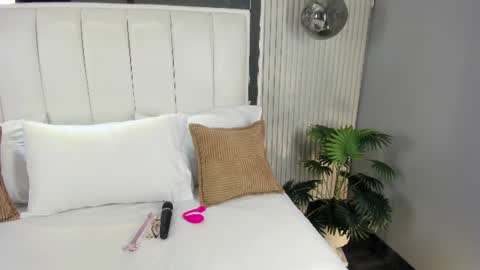 Snapshot of fiorelaston chatting on 07-02-26, 04:07 Fiorela online show from 07-02-26, 04:07