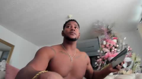 Snapshot of fit_fray chatting on 12-05-24, 02:44 FRAIDER online show from 12-05-24, 02:44