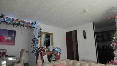 Snapshot of fit_fray chatting on 12-20-24, 04:36 FRAIDER online show from 12-20-24, 04:36