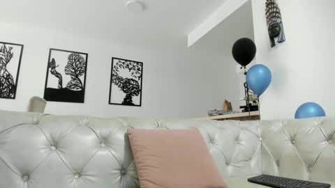 Snapshot of fit_fray chatting on 10-14-25, 03:13 FRAIDER online show from 10-14-25, 03:13