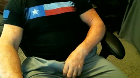 Snapshot of fitguy40 chatting on 02-06-25, 06:13 fitguy40 online show from 02-06-25, 06:13