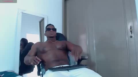 Snapshot of fitnjhonson chatting on 02-14-26, 07:21 jhonson online show from 02-14-26, 07:21