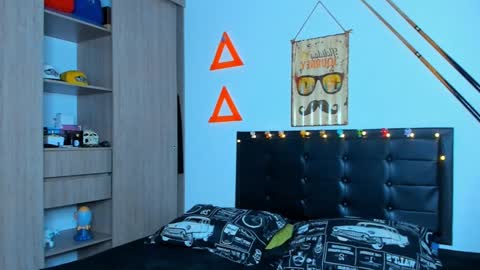 Elias Valencia online show from 12-22-24, 01:45