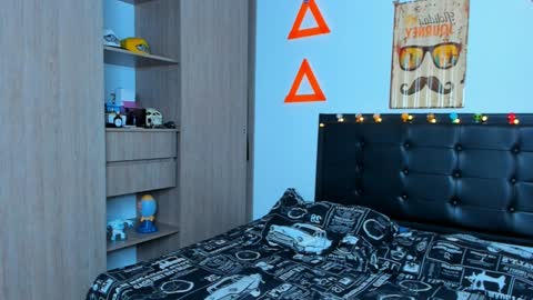 Elias Valencia online show from 12-24-24, 05:02