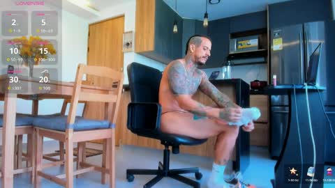 Snapshot of fitnolan chatting on 03-31-26, 01:44 Elias Valencia online show from 03-31-26, 01:44