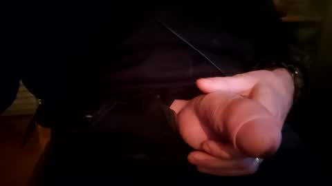 Snapshot of fiveforwilly1 chatting on 01-06-25, 07:31 Markus online show from 01-06-25, 07:31