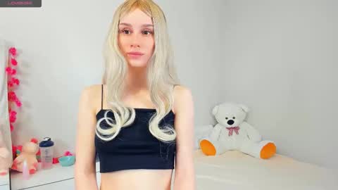 Snapshot of fizana chatting on 03-22-26, 01:20 Kira online show from 03-22-26, 01:20