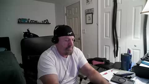 Snapshot of flaguy3233 chatting on 12-25-24, 04:22 Florida guy online show from 12-25-24, 04:22