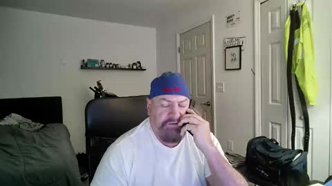 Snapshot of flaguy3233 chatting on 01-03-25, 08:43 Florida guy online show from 01-03-25, 08:43