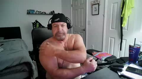 Snapshot of flaguy3233 chatting on 02-14-25, 04:15 Florida guy online show from 02-14-25, 04:15