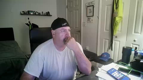 Snapshot of flaguy3233 chatting on 09-15-25, 06:19 Florida guy online show from 09-15-25, 06:19