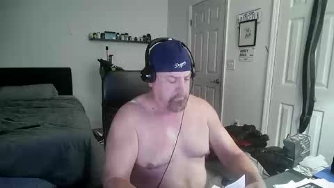 Snapshot of flaguy3233 chatting on 10-31-25, 10:22 Florida guy online show from 10-31-25, 10:22