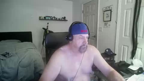 Snapshot of flaguy3233 chatting on 12-22-25, 06:05 Florida guy online show from 12-22-25, 06:05